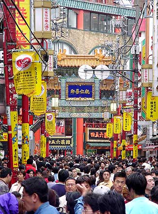 A typical weekend in Yokohama's Chinatown