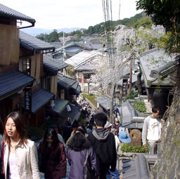 The road near Kiyomizu-dera