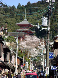 The road below Kiyomizu-dera
